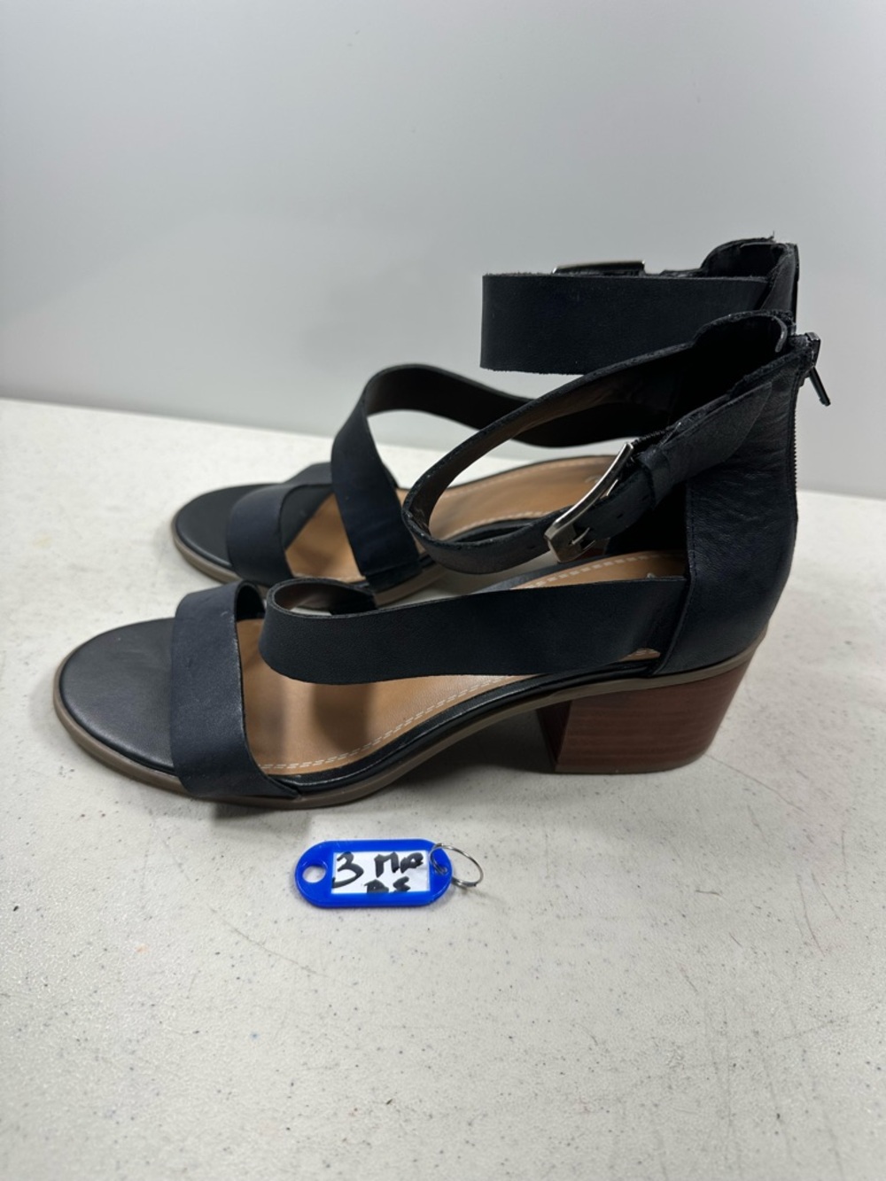 Crown Vintage size 7,5